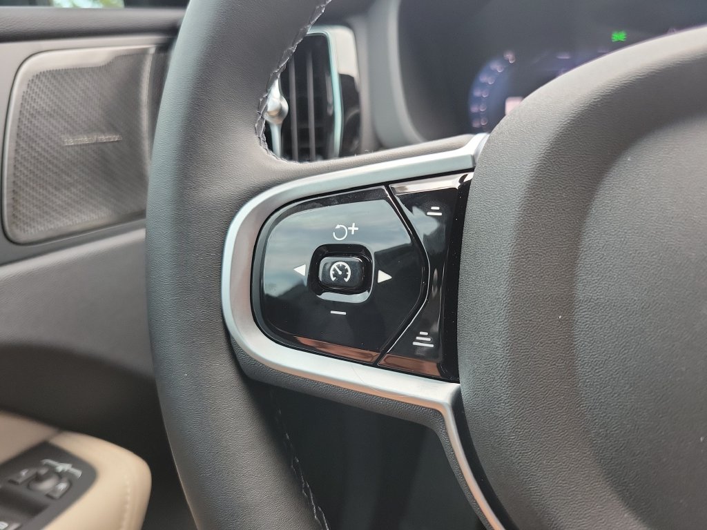 2026 Volvo XC60 Plus - Photo 17