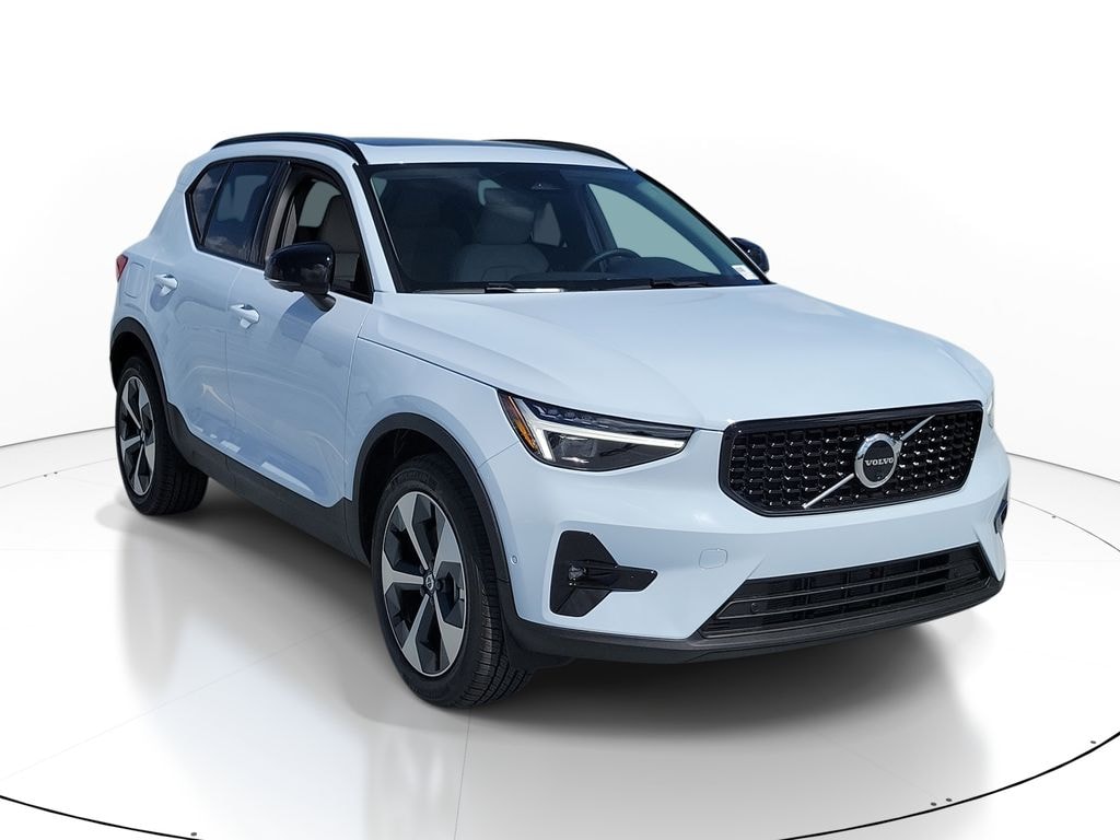 New 2026 Volvo XC40 B5 Plus SUV