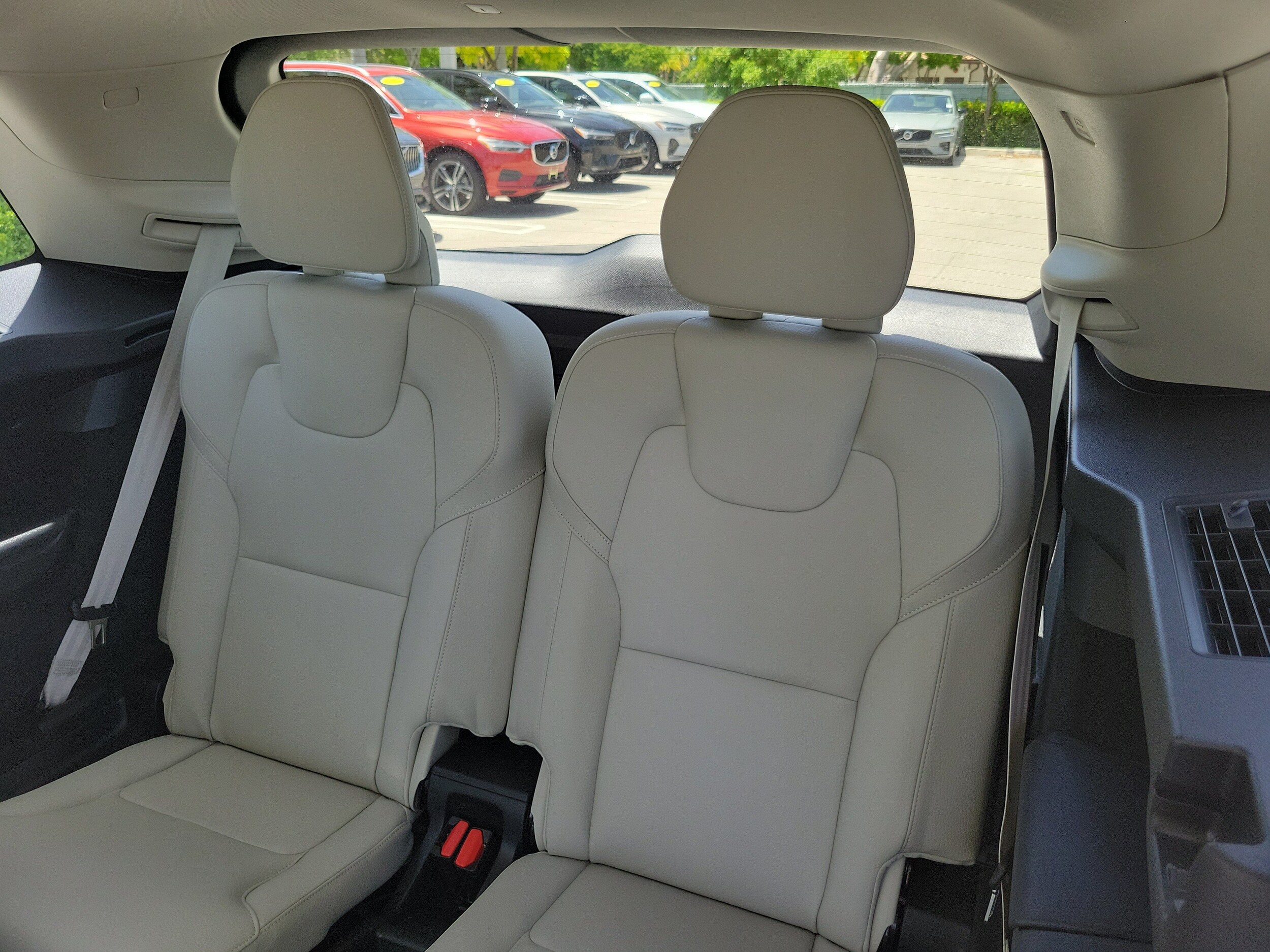 2025 Volvo XC90 Plus - Photo 11