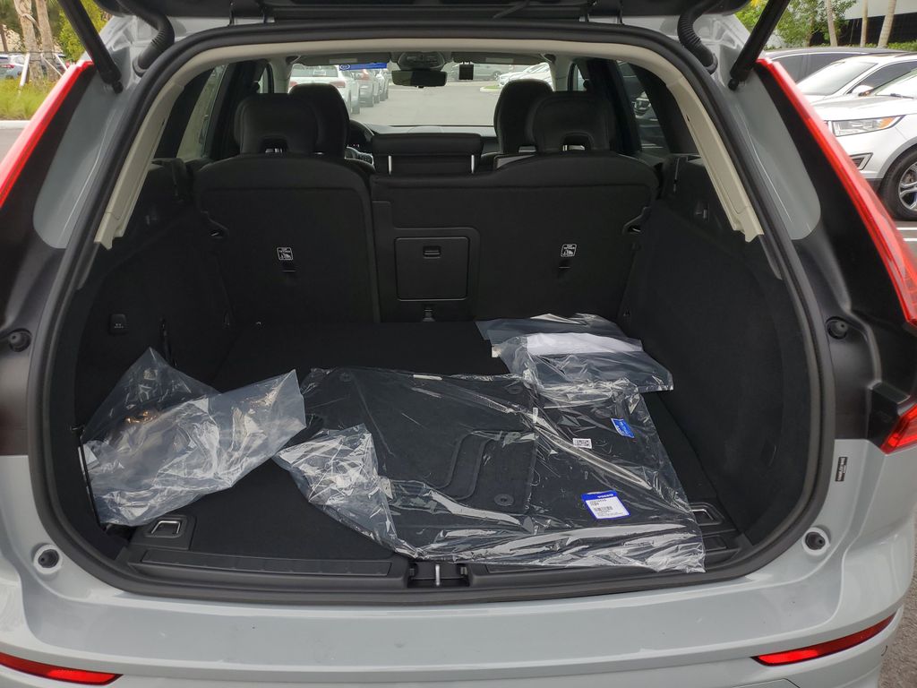 2025 Volvo XC60 Core - Photo 7