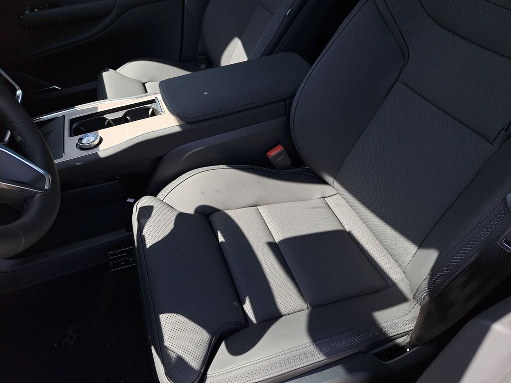 2025 Volvo EX90 Plus - Photo 21