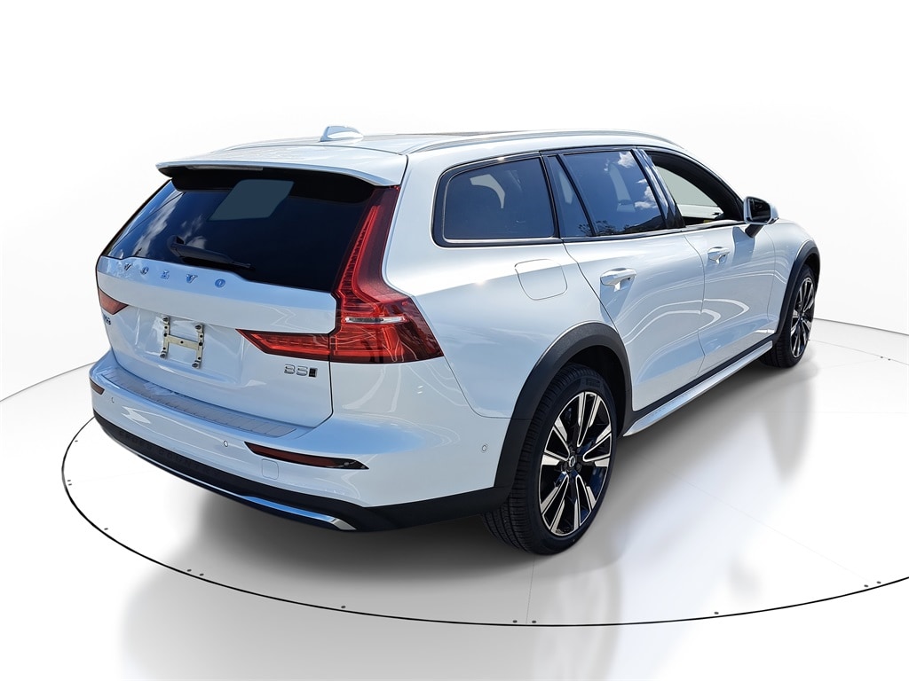 New 2026 Volvo V60 Cross Country B5 Ultra Wagon