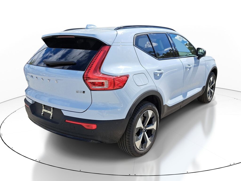 New 2026 Volvo XC40 B5 Plus SUV