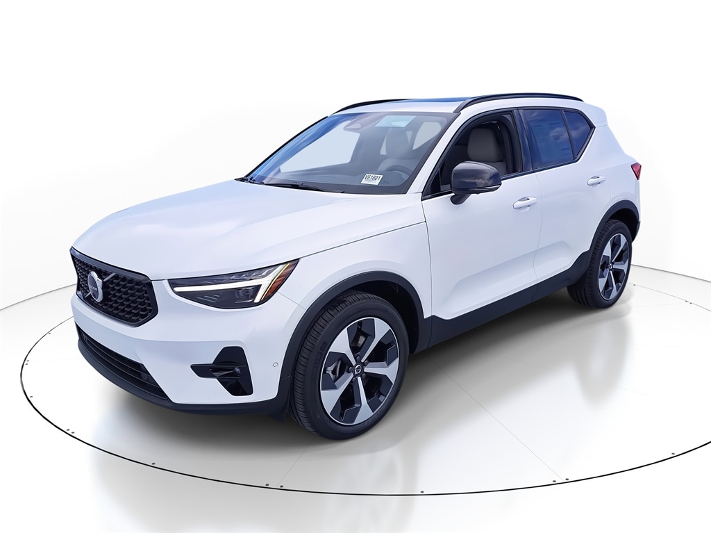 New 2026 Volvo XC40 B5 Plus SUV