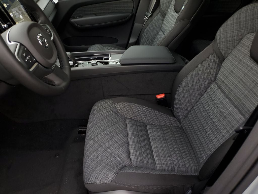 2025 Volvo XC60 Core - Photo 24