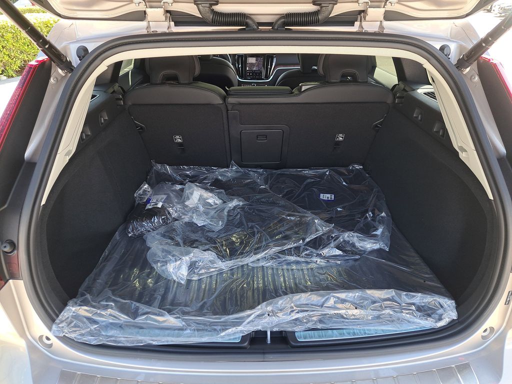 2026 Volvo V60 Cross Country Plus - Photo 7