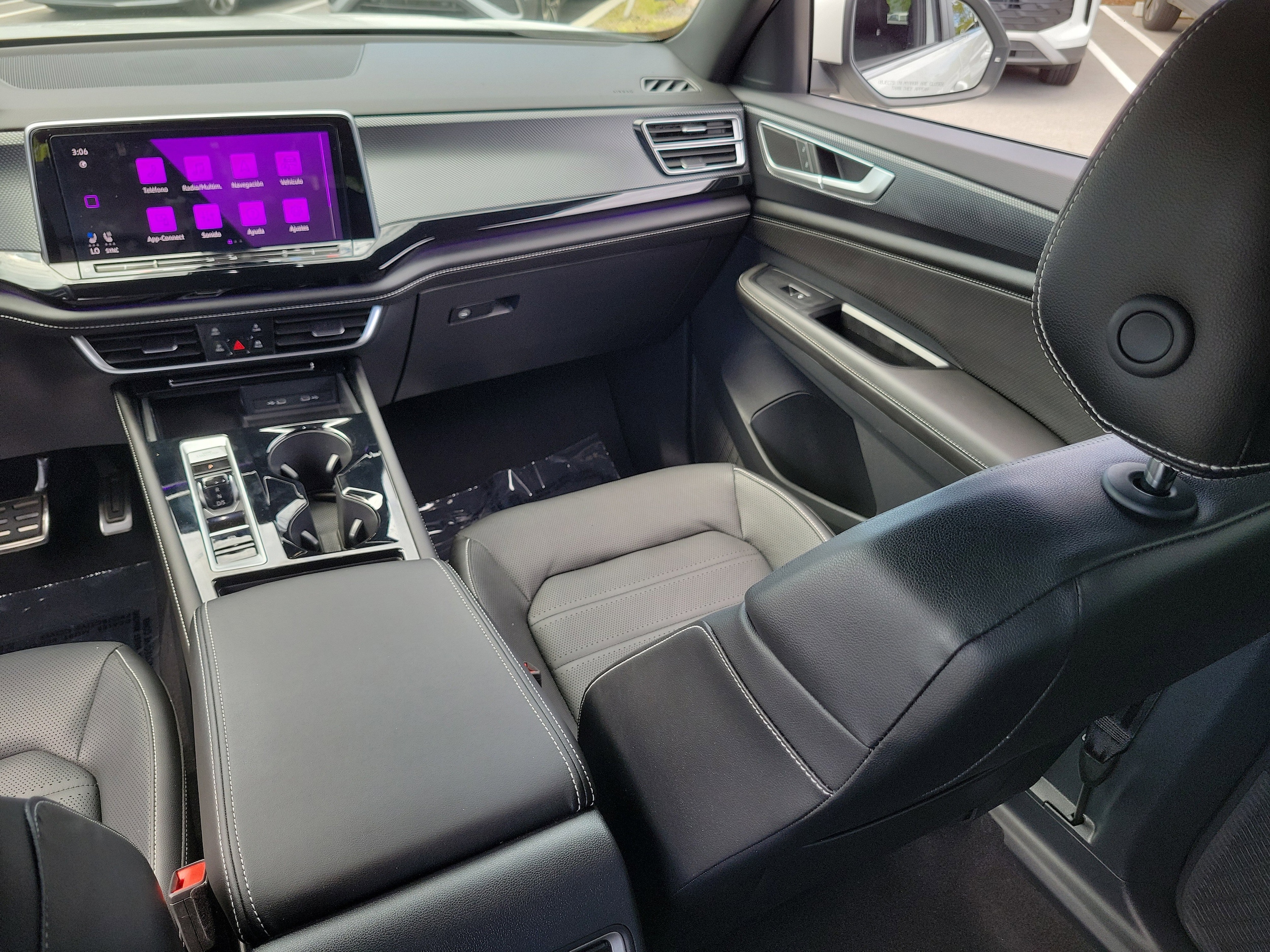 2024 Volkswagen Atlas Cross Sport SEL R-LINE - Photo 17