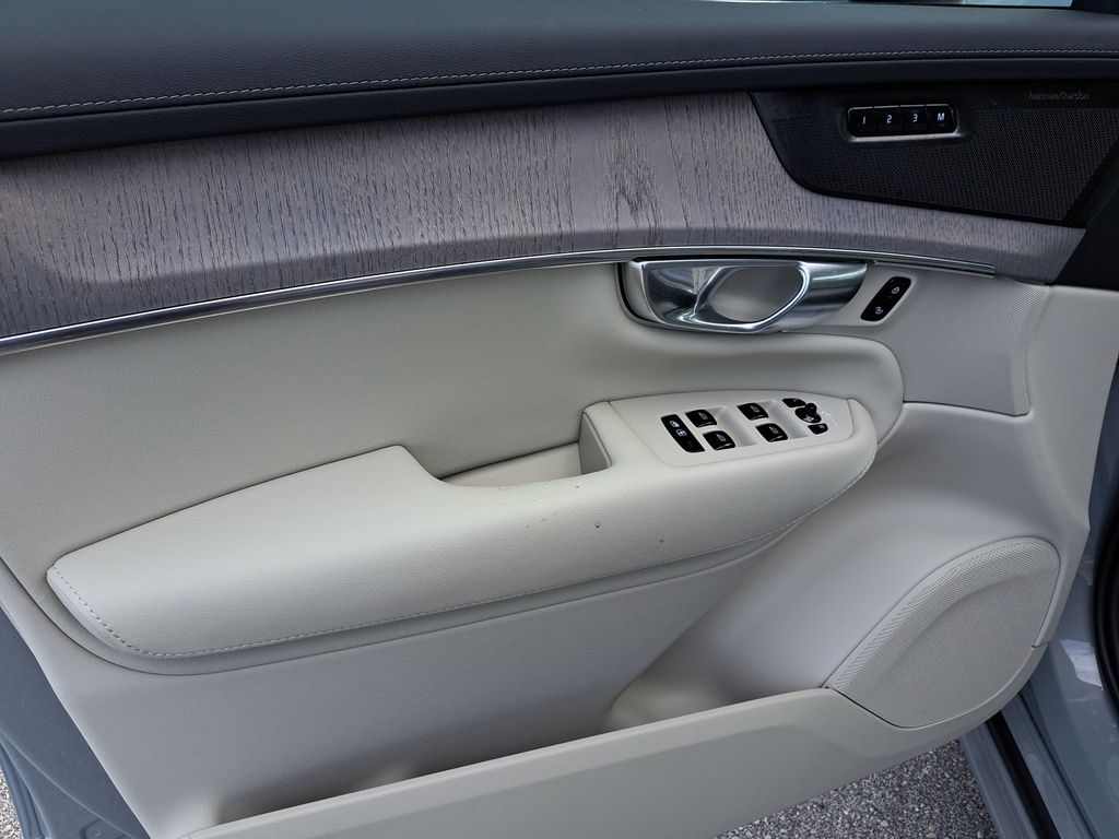 2026 Volvo XC90 Ultra - Photo 18