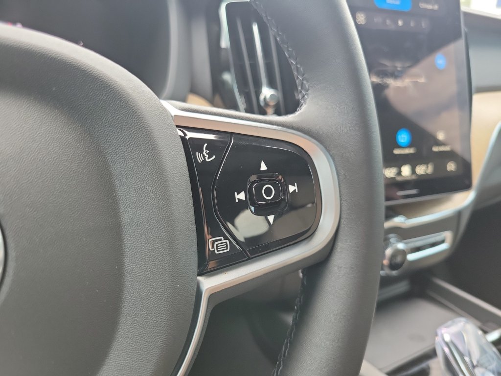 2026 Volvo XC60 Plus - Photo 18