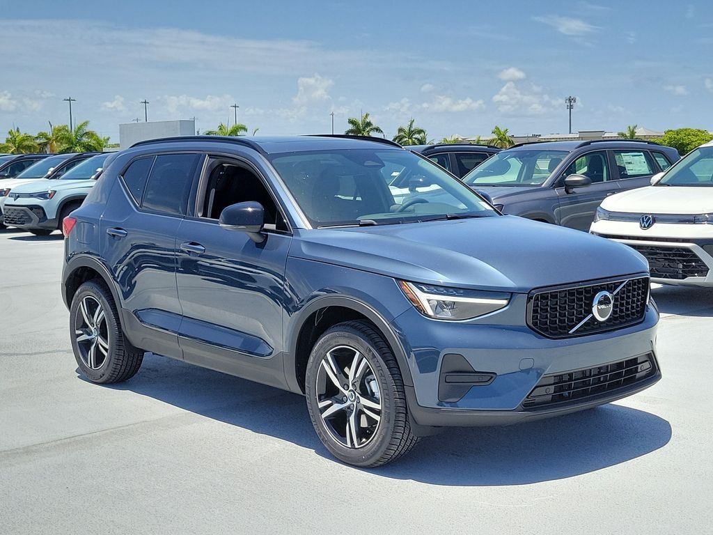 New 2026 Volvo XC40 B5 Core SUV