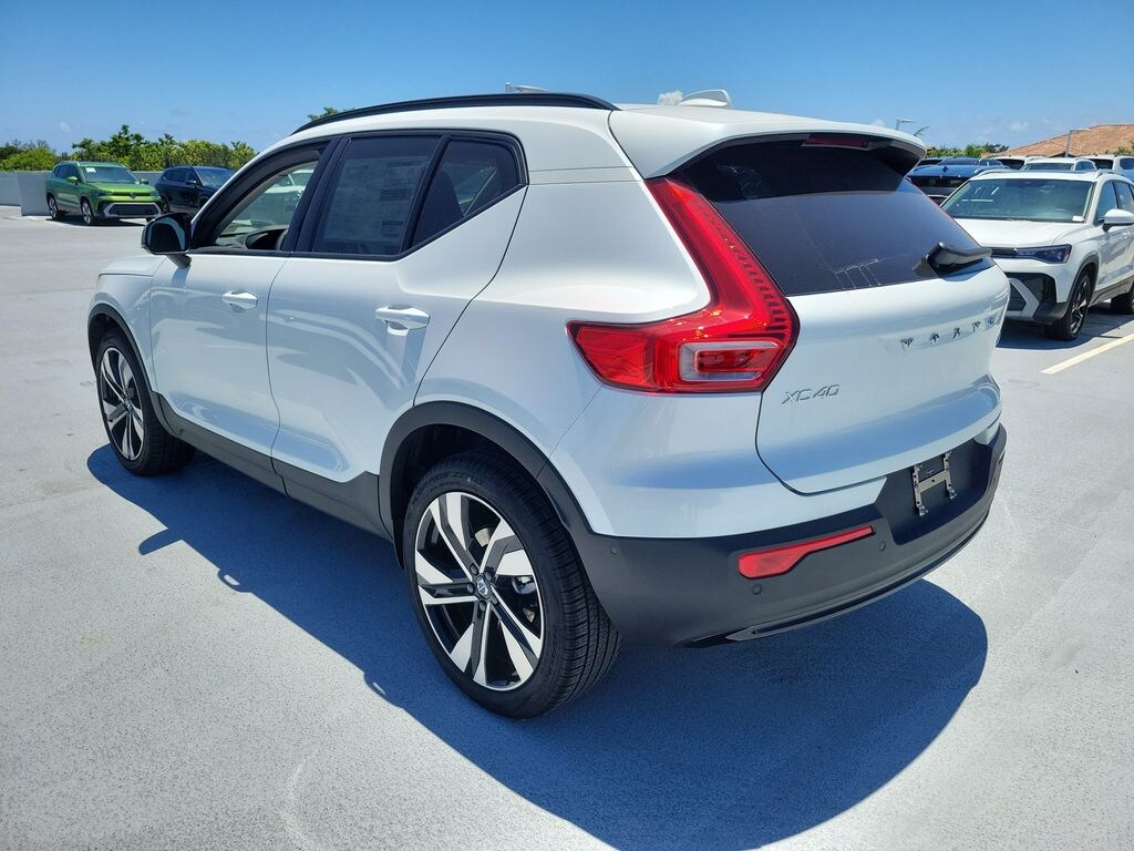 New 2026 Volvo XC40 B5 Plus SUV