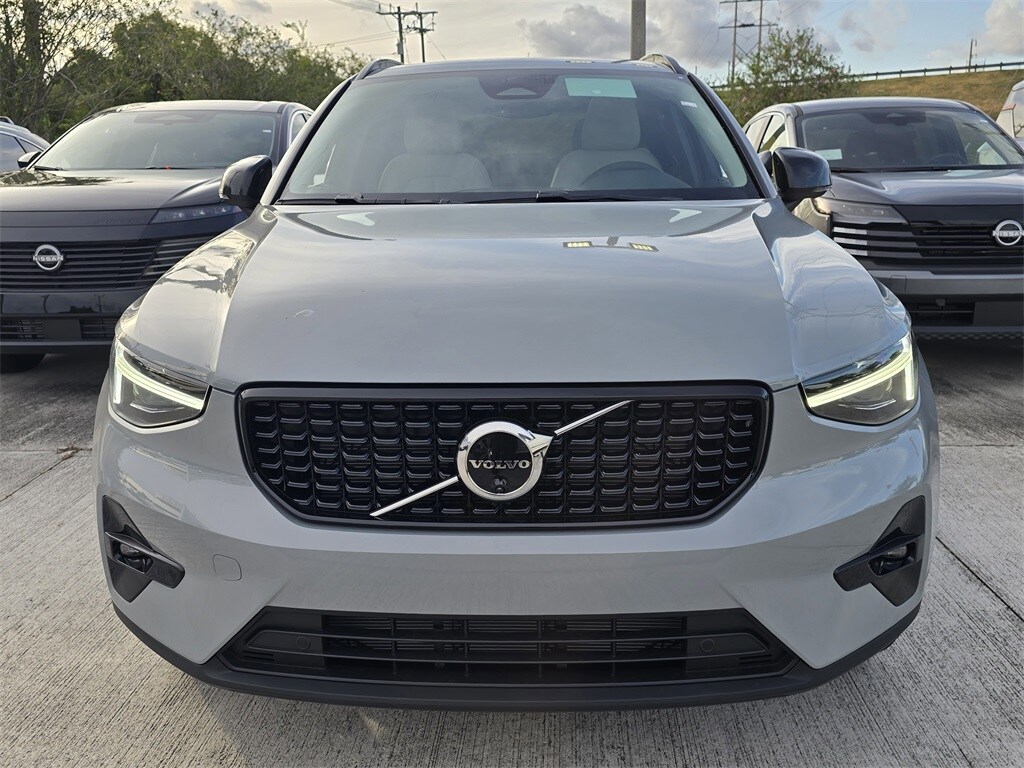 New 2026 Volvo XC40 B5 Plus SUV