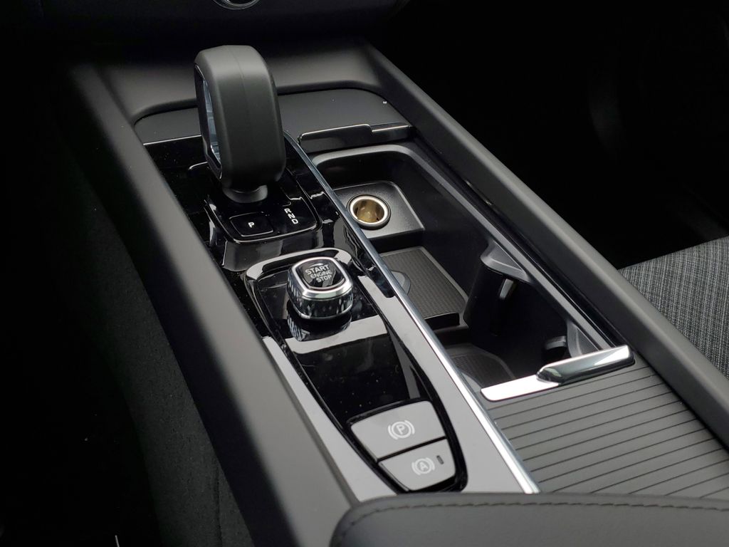 2025 Volvo XC60 Core - Photo 35