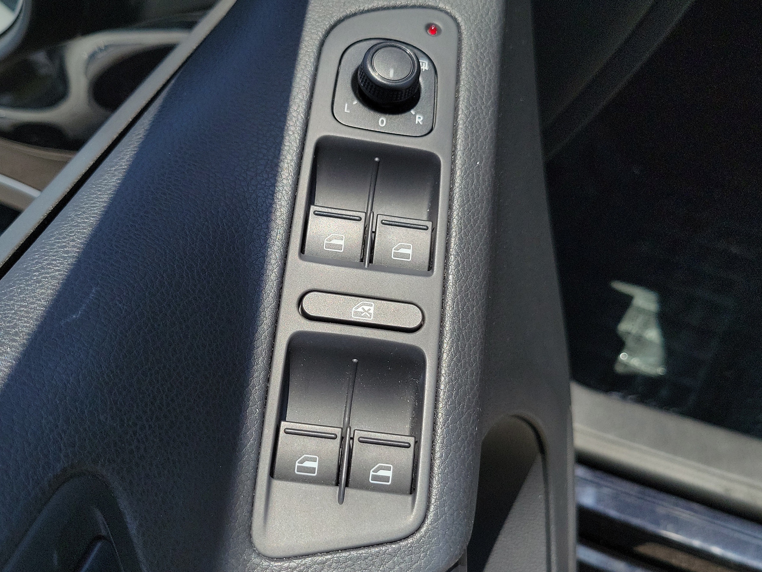 2018 Volkswagen Tiguan Limited Base - Photo 17