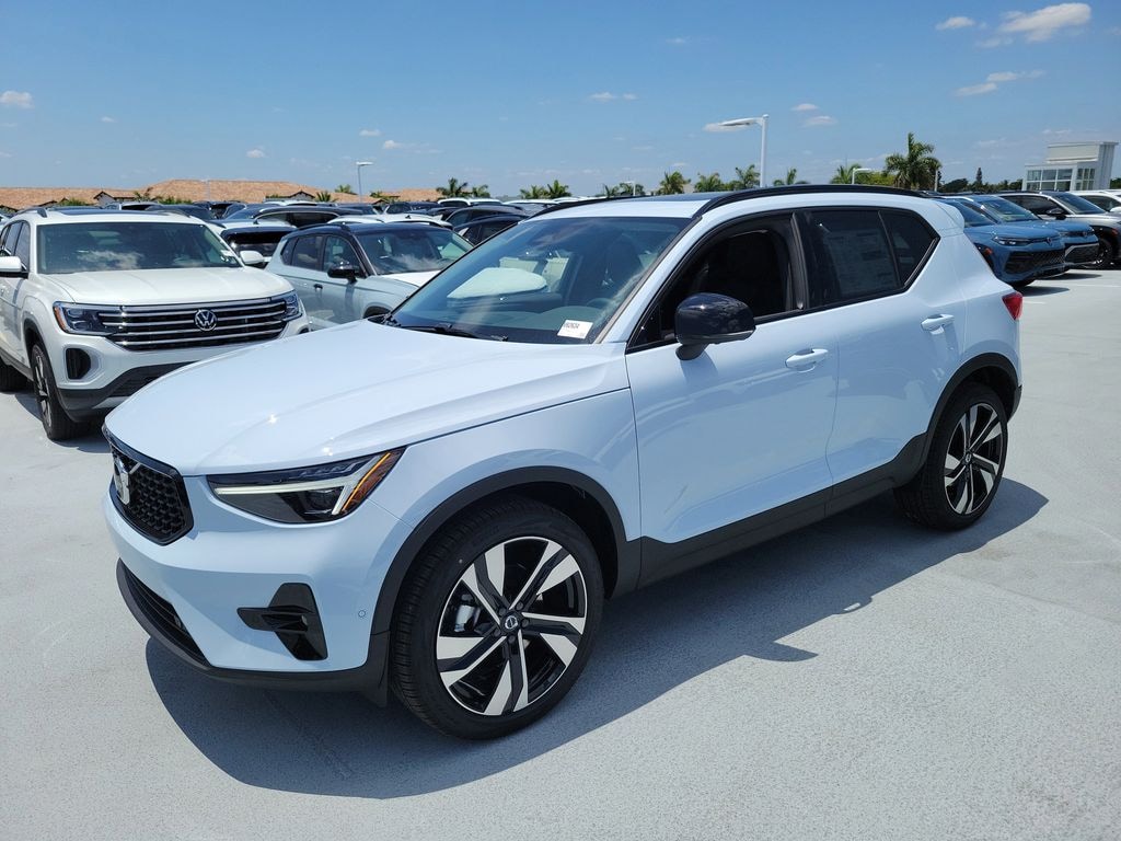 New 2026 Volvo XC40 B5 Plus SUV