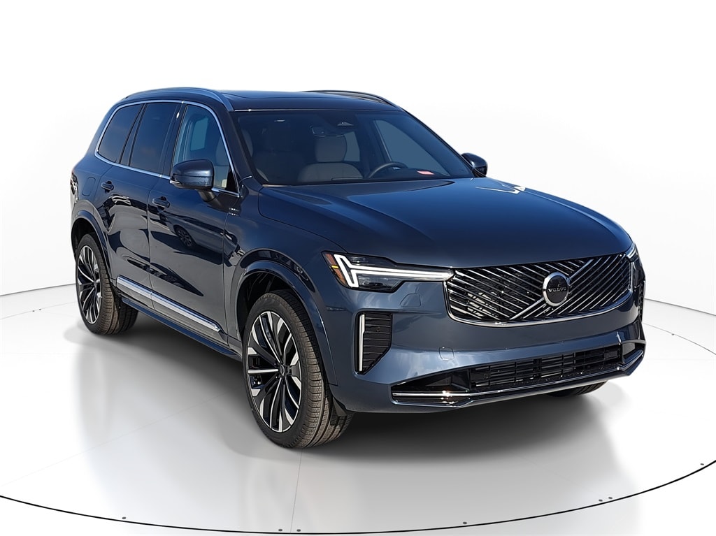 2026 Volvo XC90 Core's photo