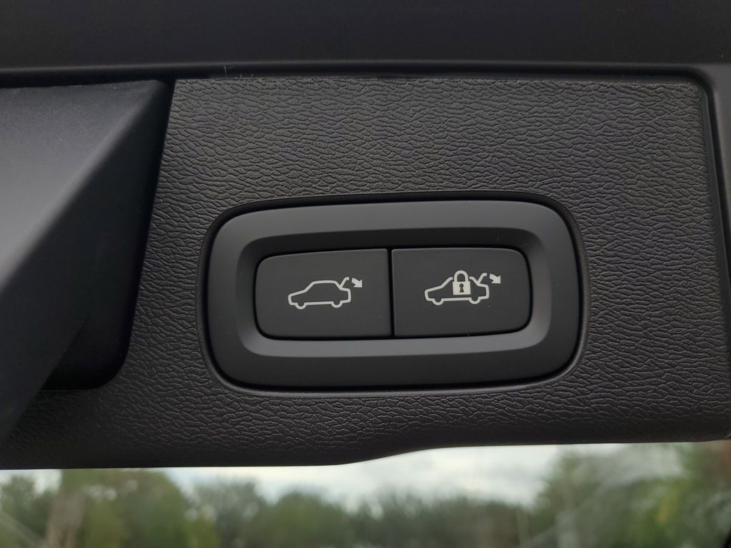 2025 Volvo XC60 Core - Photo 8