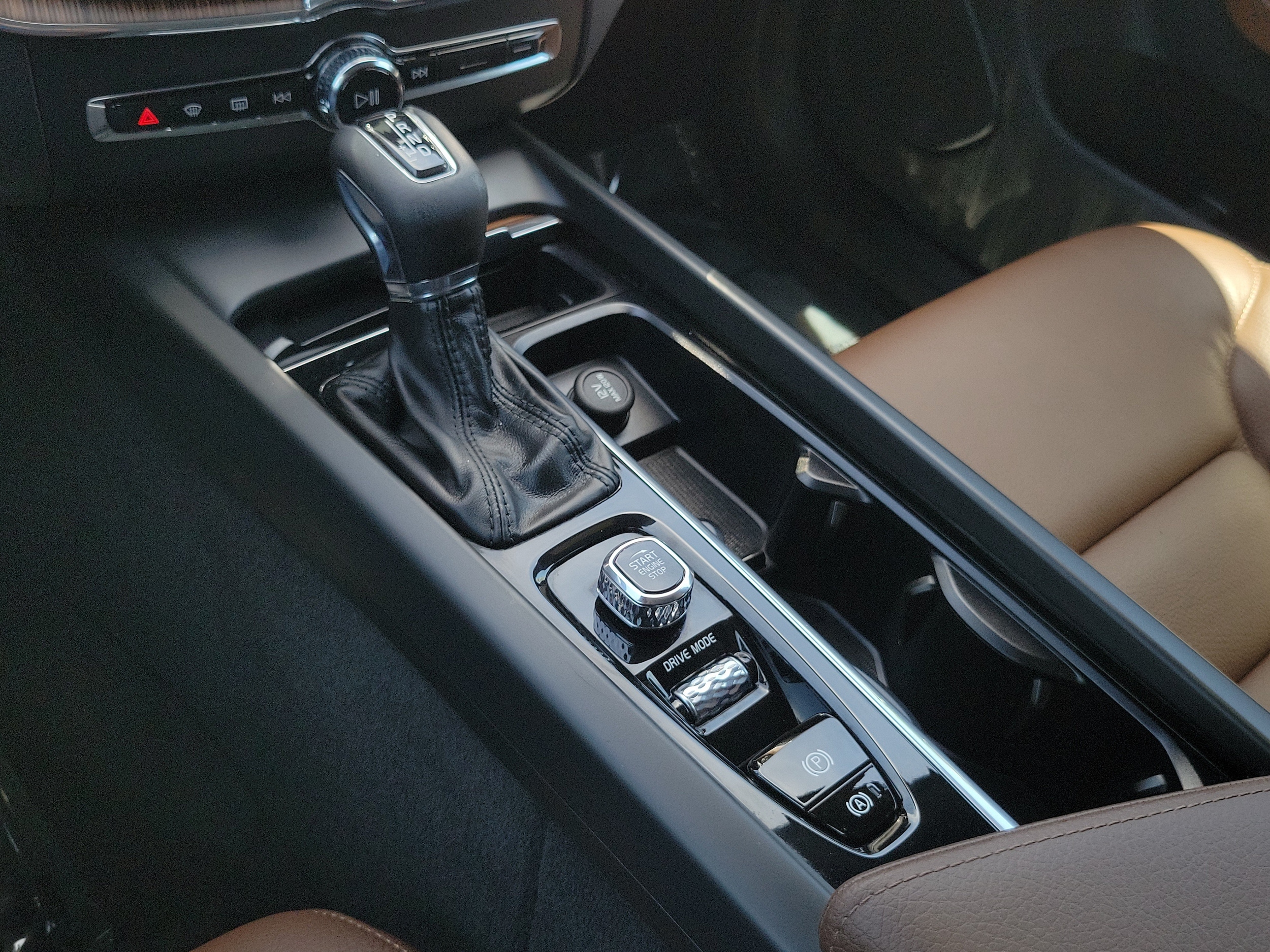2021 Volvo XC60 Momentum - Photo 29