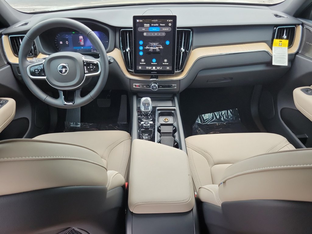 2026 Volvo XC60 Plus - Photo 10