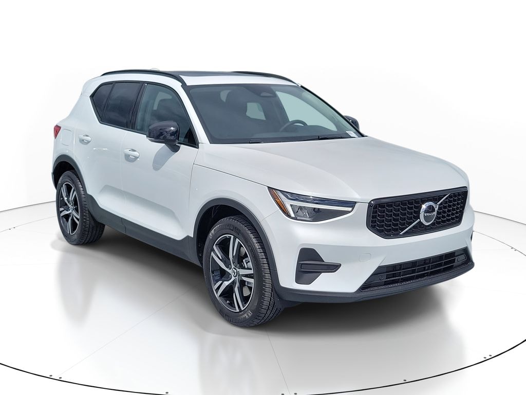 New 2026 Volvo XC40 B5 Core SUV