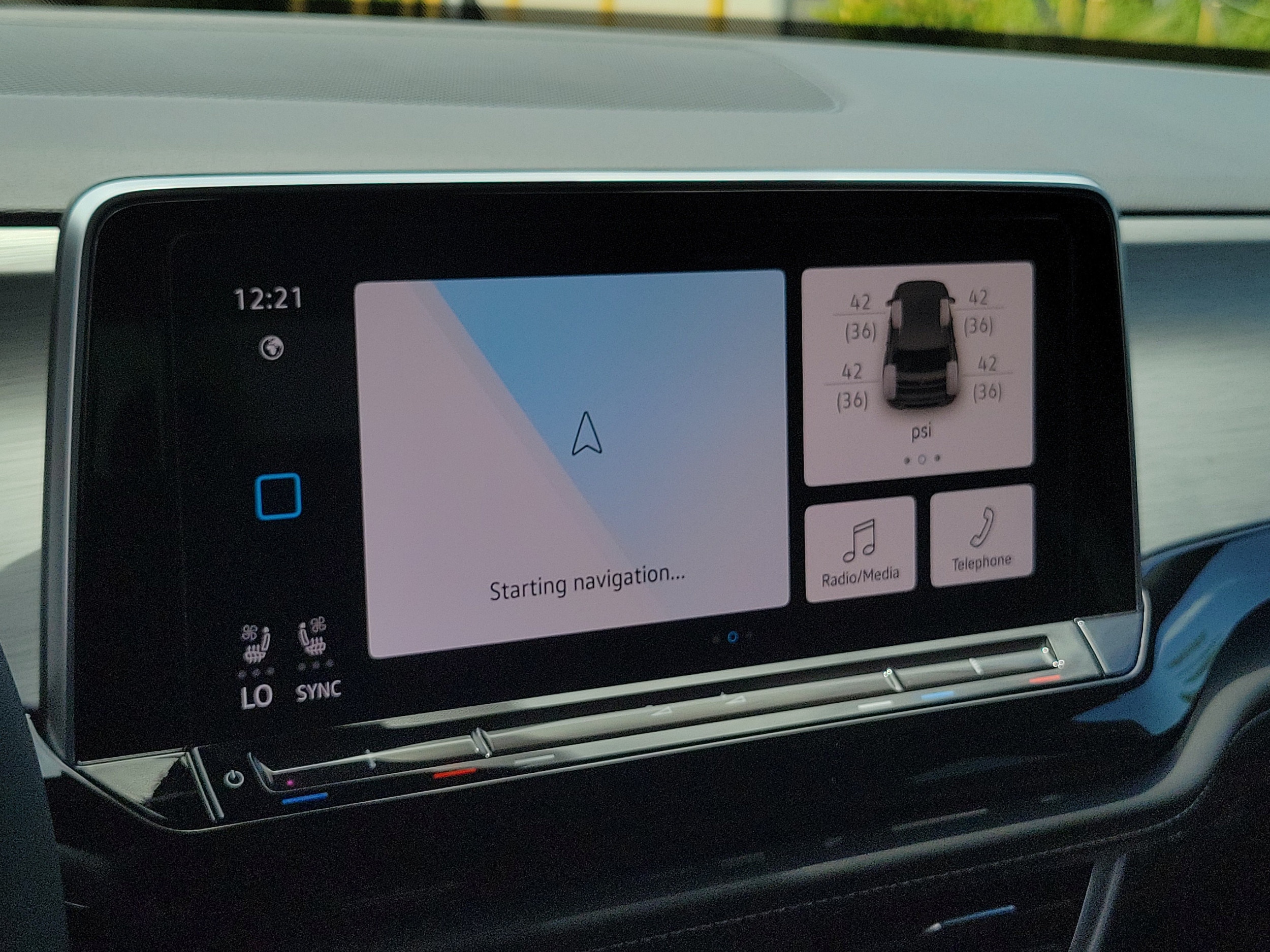 2024 Volkswagen Atlas Cross Sport SE - Photo 26