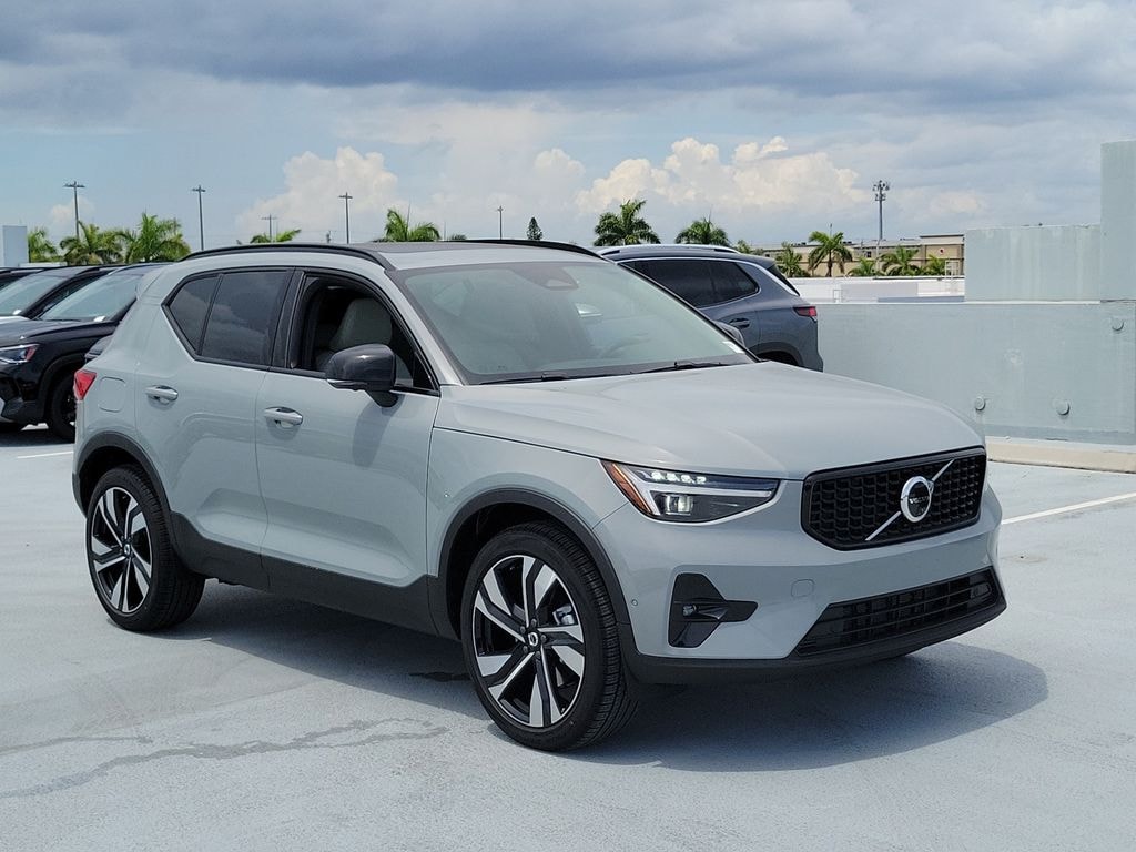 New 2026 Volvo XC40 B5 Ultra SUV