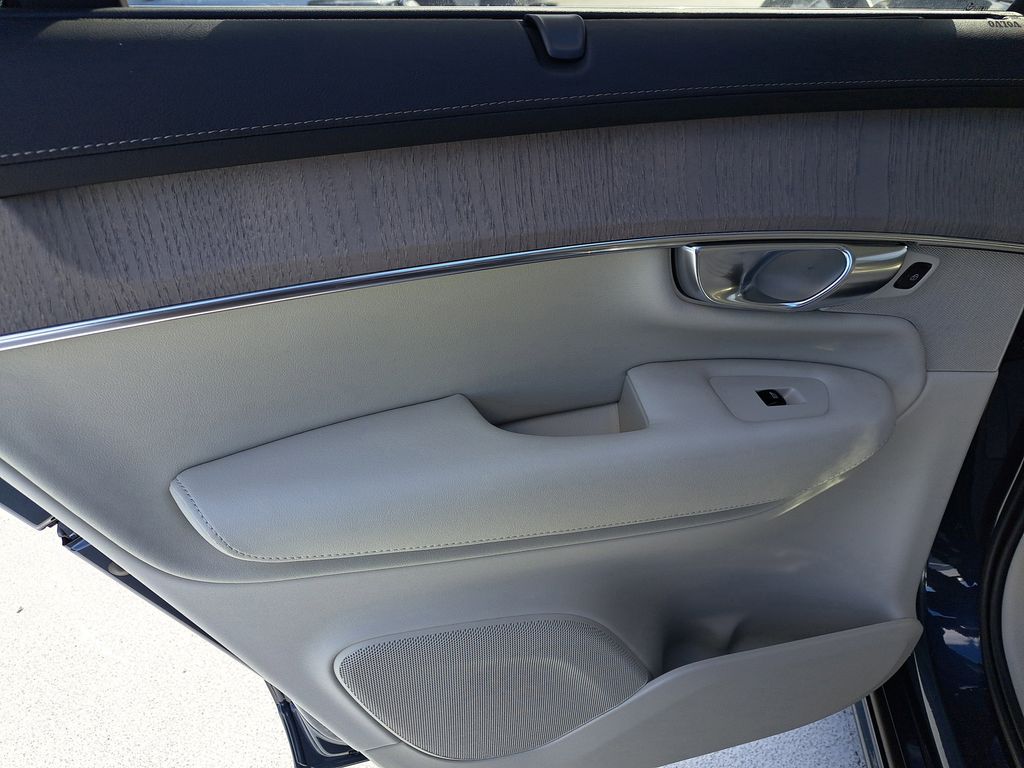 2026 Volvo XC90 Ultra - Photo 10