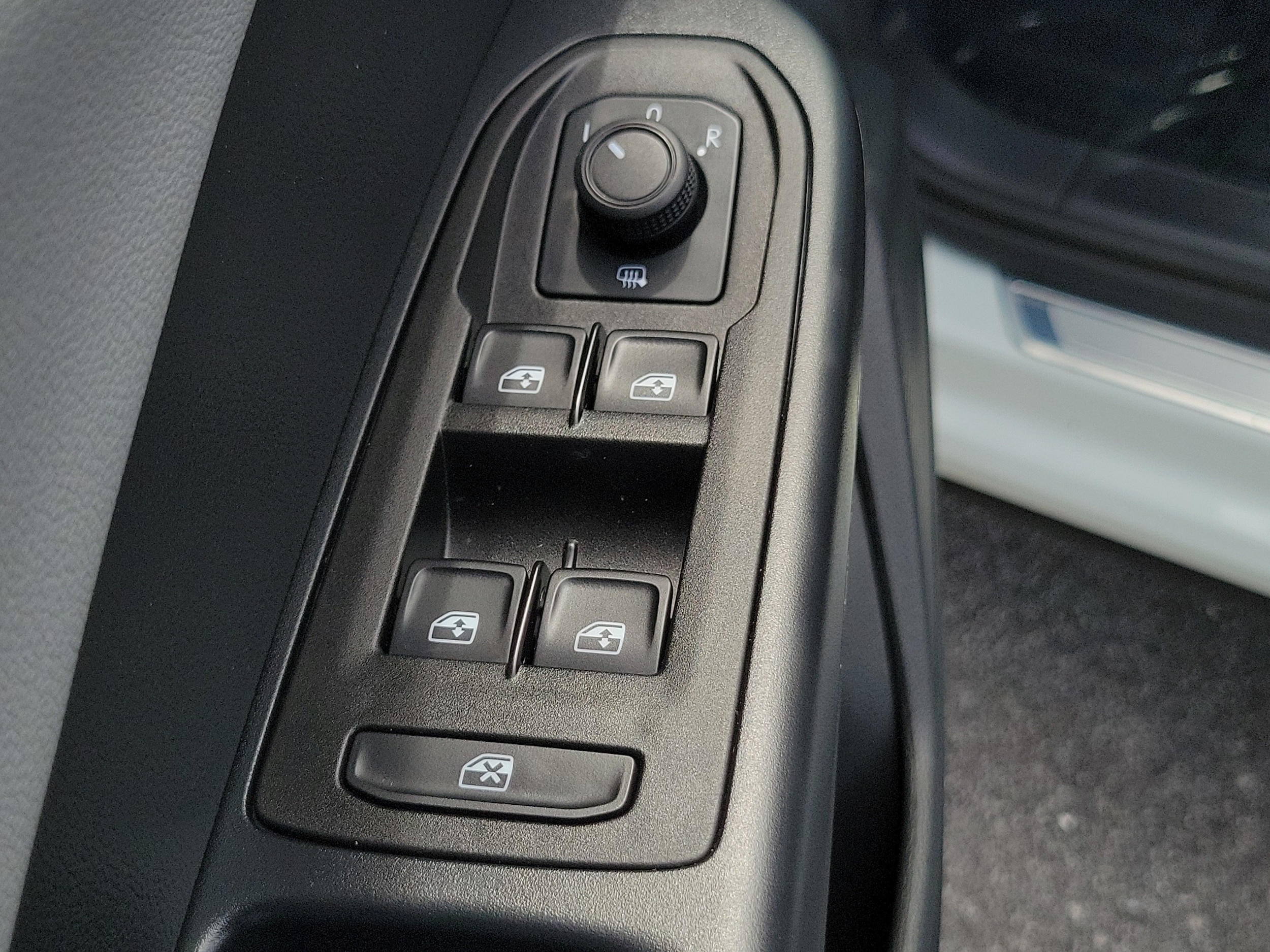 2024 Volkswagen Taos SE - Photo 19