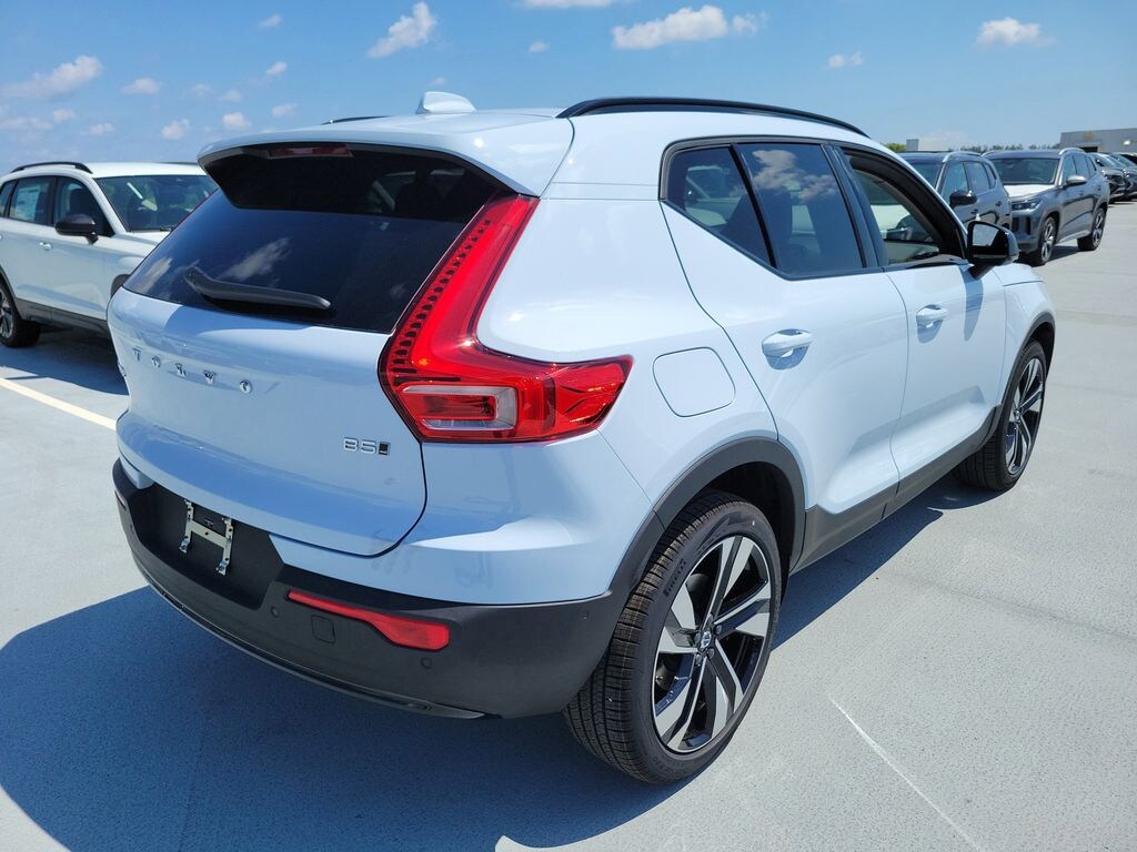 New 2026 Volvo XC40 B5 Ultra SUV