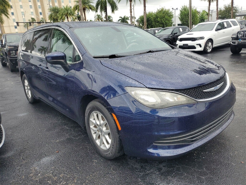 Used 2018 Chrysler Pacifica LX Minivan/Van