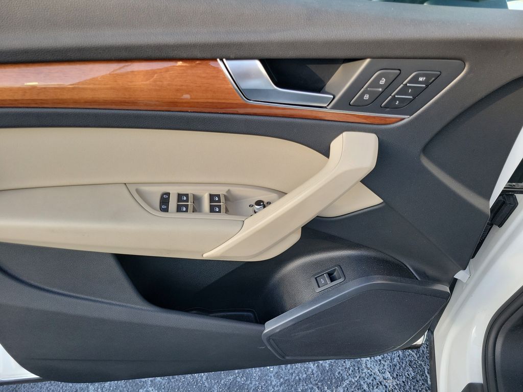 2023 Audi Q5 Premium - Photo 14