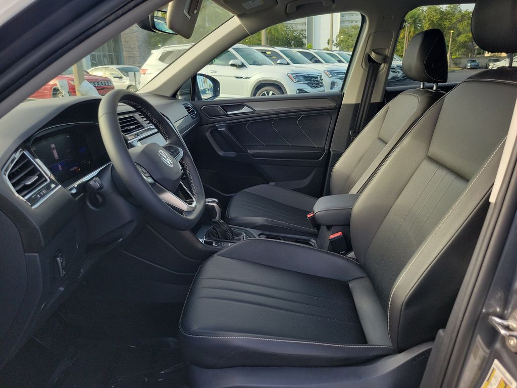2023 Volkswagen Tiguan SE - Photo 18