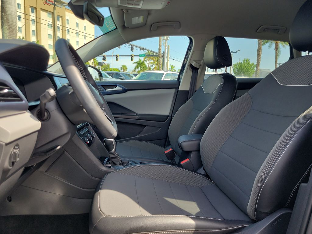 2023 Volkswagen Taos SE - Photo 14