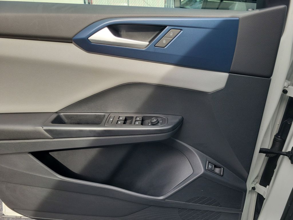 2023 Volkswagen Taos SE - Photo 17