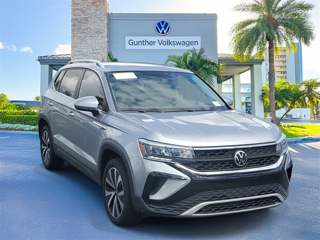 2022 Volkswagen Taos SE photo 3