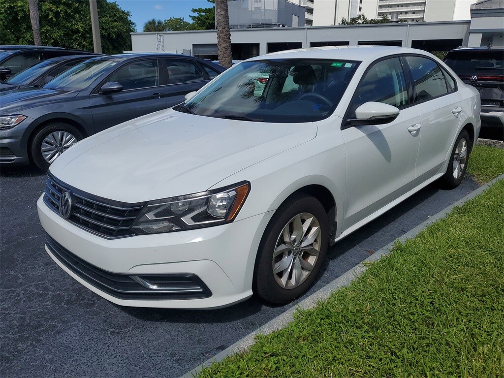 2018 Volkswagen Passat 2.0T S photo 2
