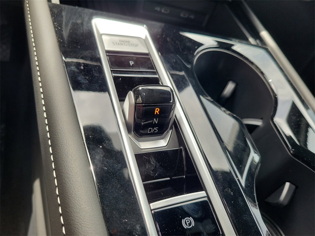 2025 Volkswagen Atlas Cross Sport SE w/Tech - Photo 30