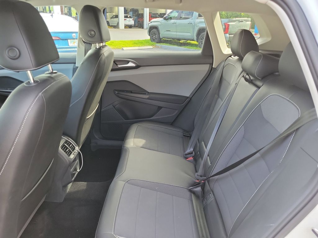 2023 Volkswagen Taos SE - Photo 10