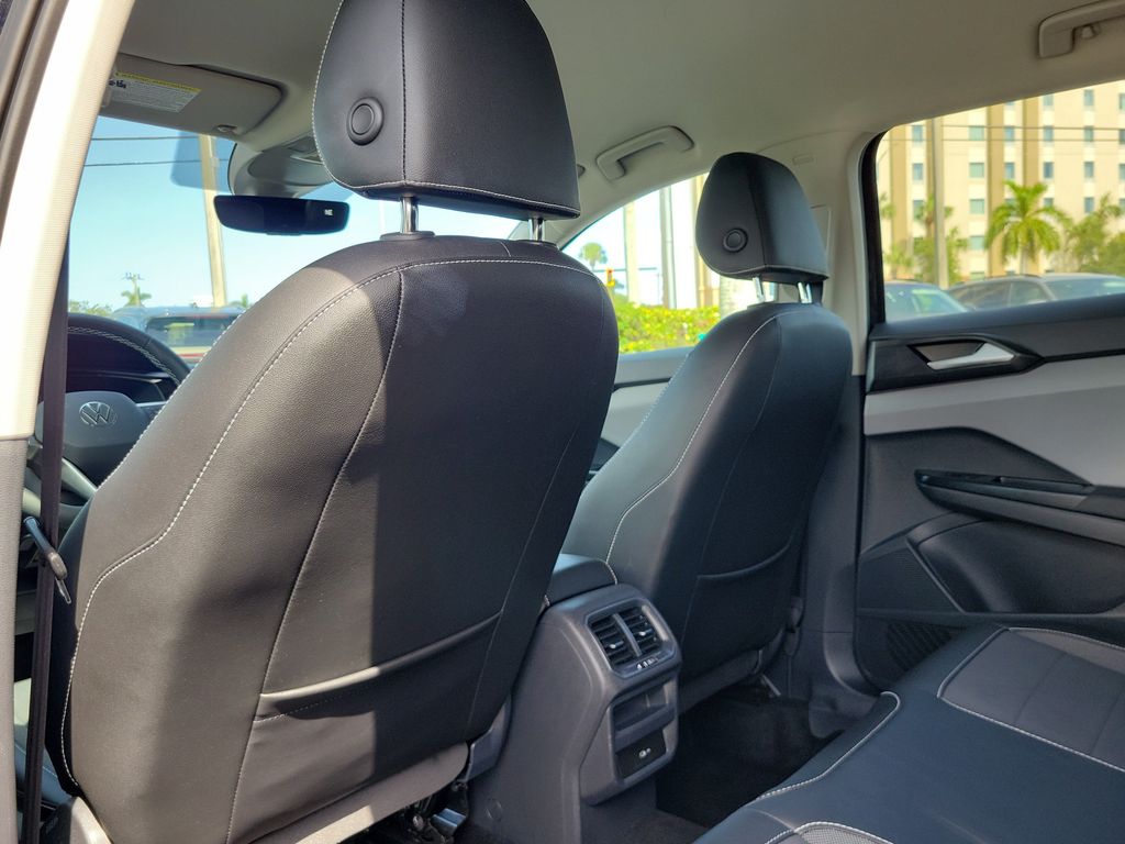 2023 Volkswagen Taos SE - Photo 9