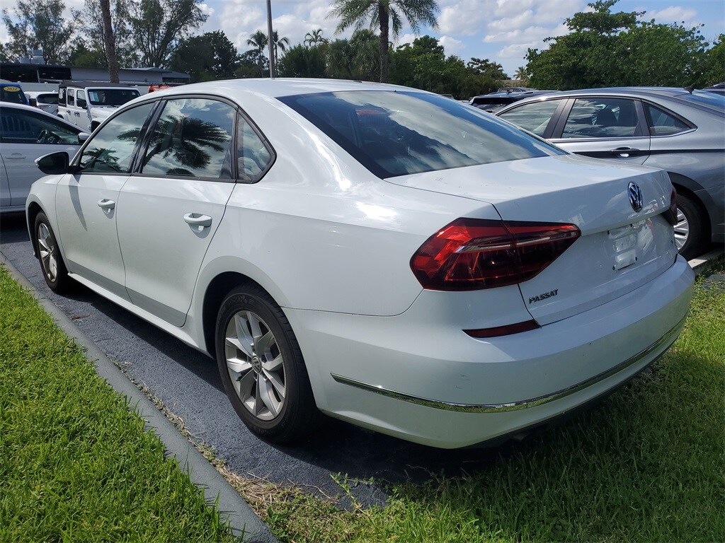 2018 Volkswagen Passat 2.0T S photo 3