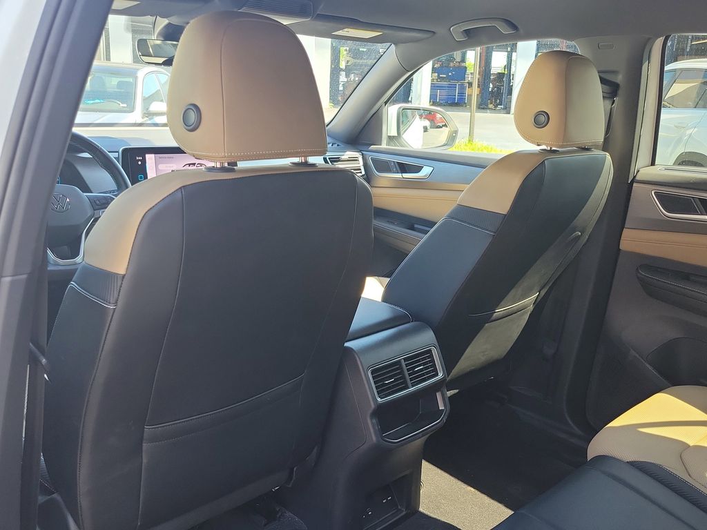 2024 Volkswagen Atlas Cross Sport SE w/Tech - Photo 6