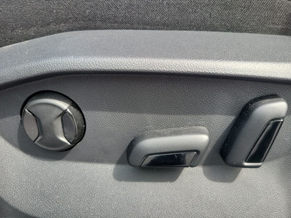 2023 Volkswagen Taos SE - Photo 16