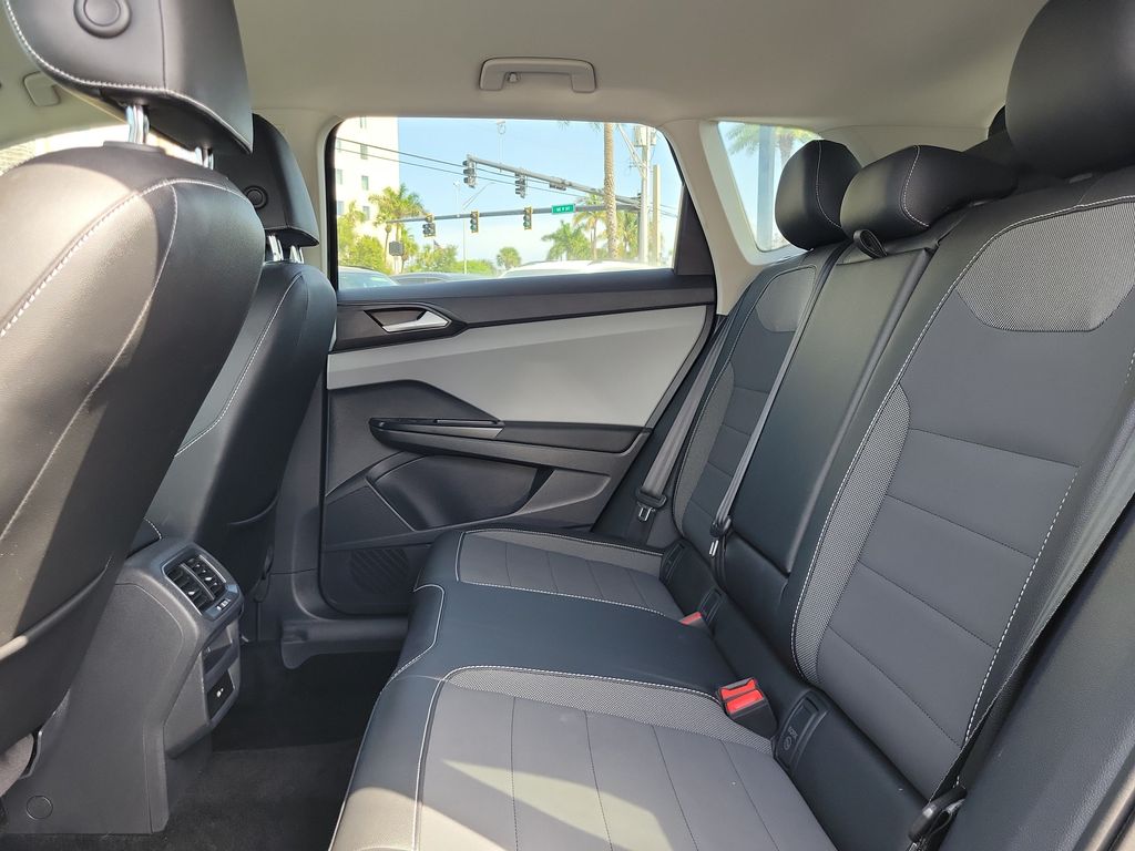 2023 Volkswagen Taos SE - Photo 8