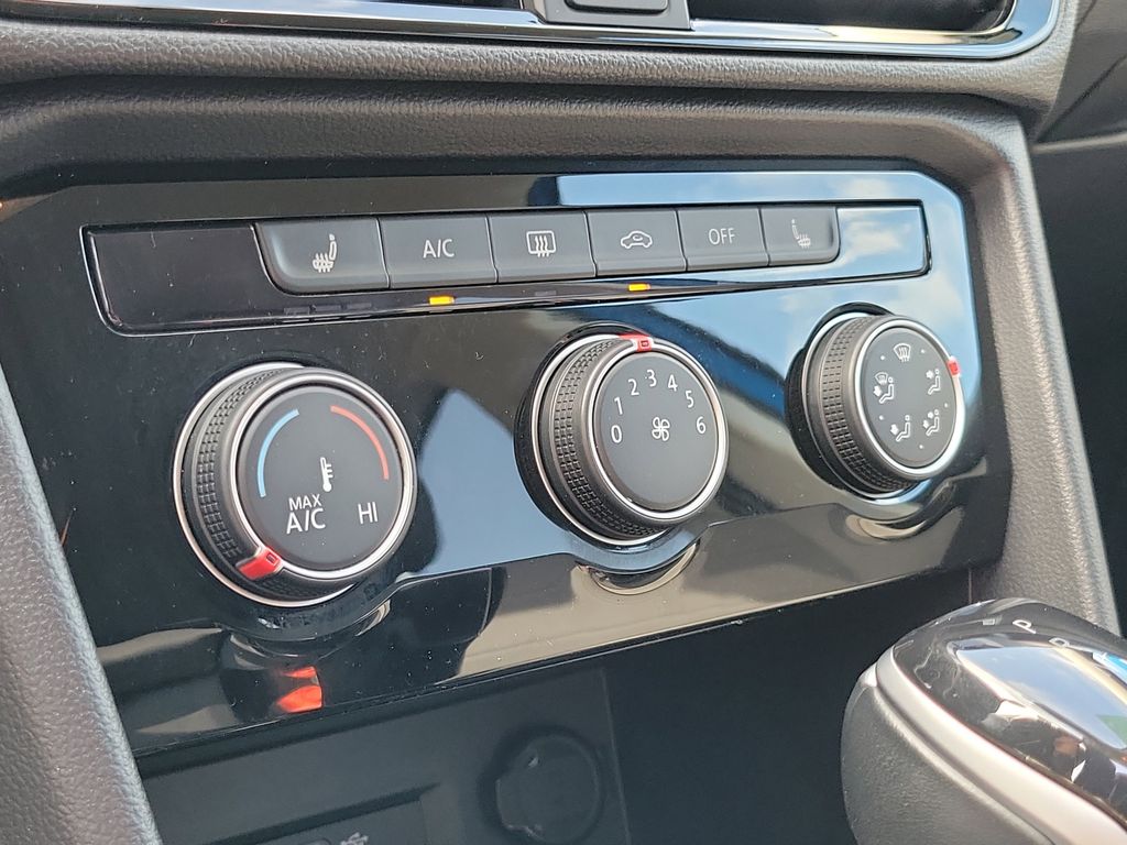 2023 Volkswagen Taos SE - Photo 24