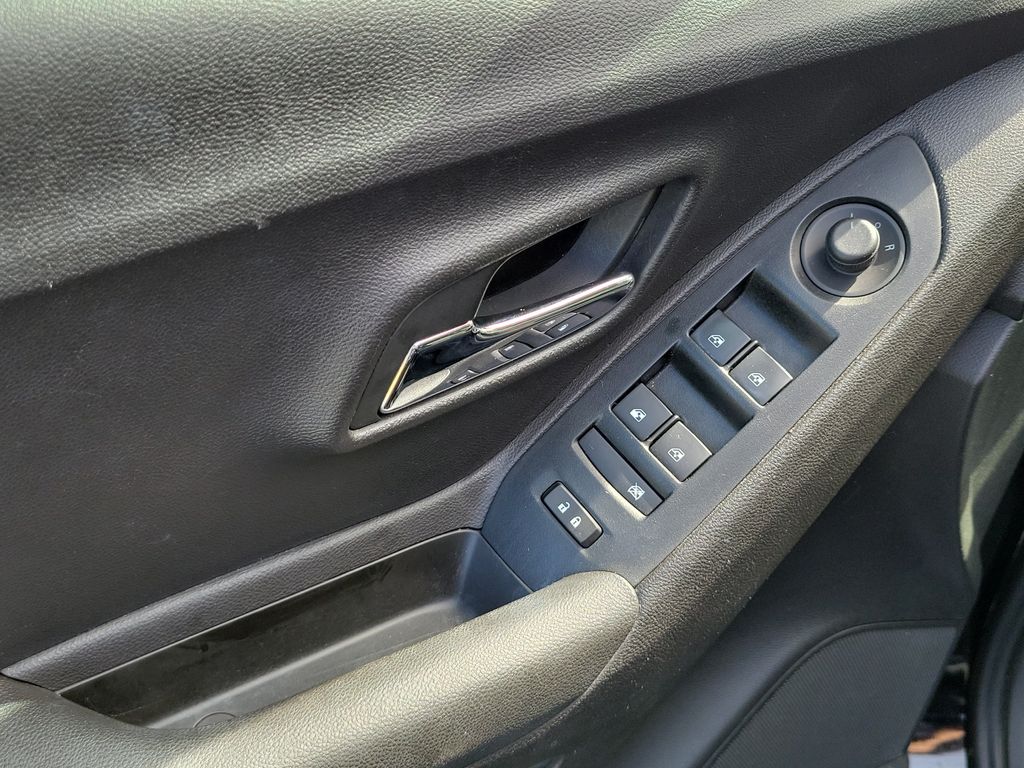 2020 Chevrolet Trax LT - Photo 14