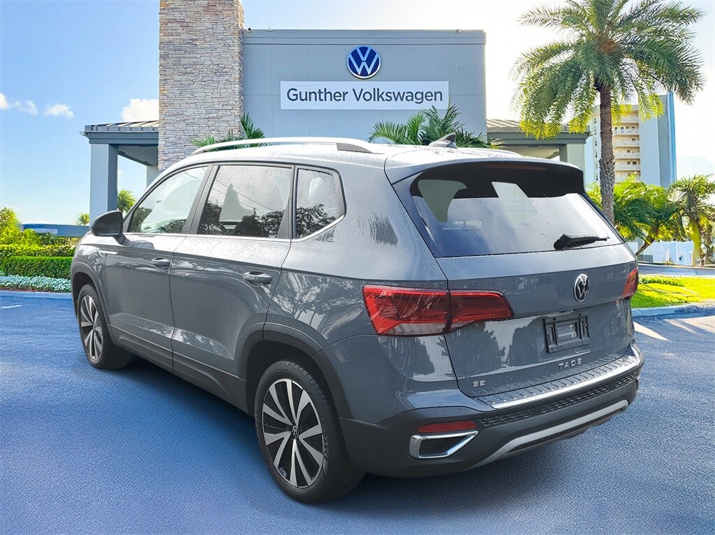 2023 Volkswagen Taos SE photo 3