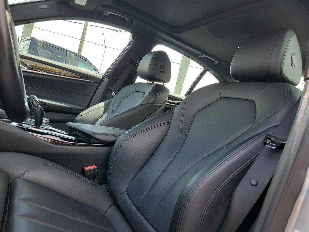 2019 BMW 5 Series 530i - Photo 21