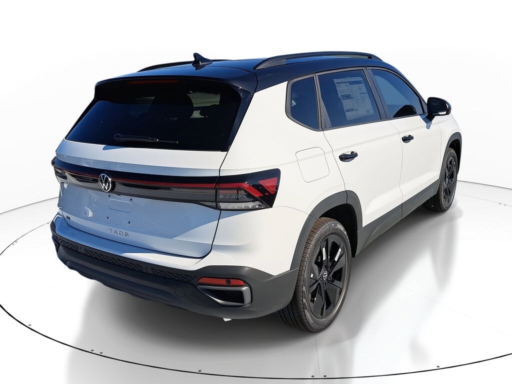 New 2026 Volkswagen Taos 1.5T SE Black SUV
