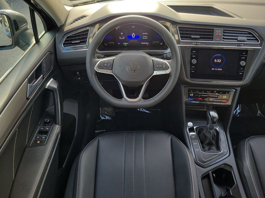 2023 Volkswagen Tiguan SE - Photo 12