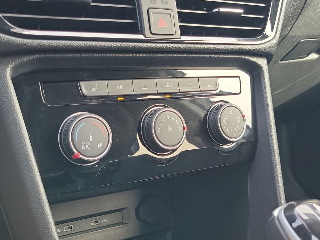 2023 Volkswagen Taos SE - Photo 28